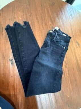 Frame Le High Skinny Jeans with bitten raw hem - size 24 - washed black